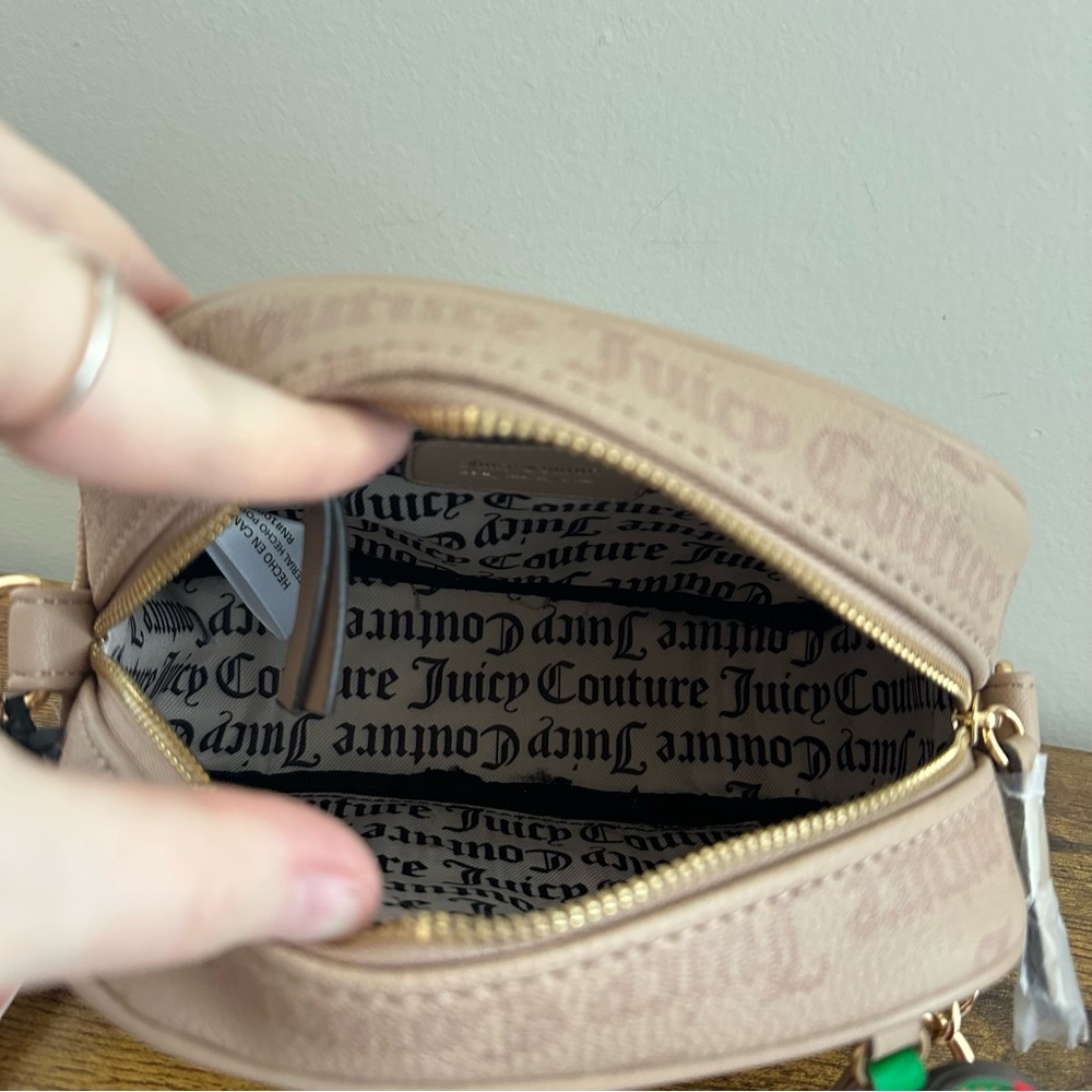 NWT Juicy Couture Freshly Picked Strawberry Camera Crossbody Bag Cafe Logo Dots - Picture 4 of 4